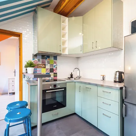 Rentplanet - Arianska Apartment *