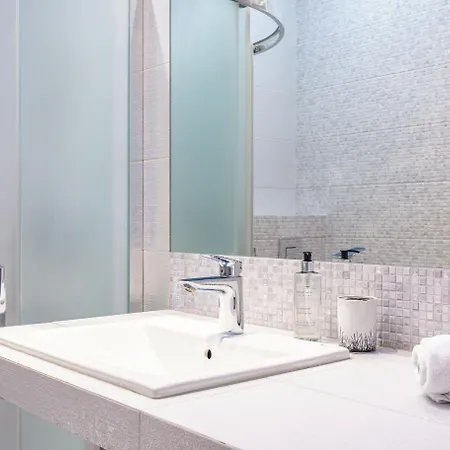 Rentplanet - Arianska דירה *